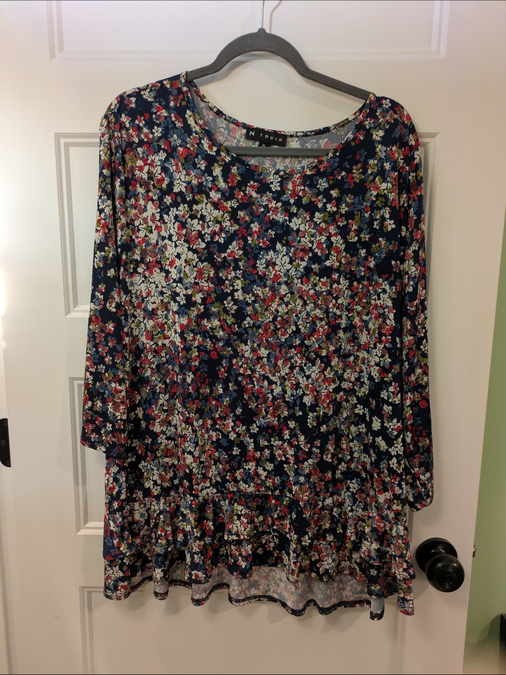🔴 3/$15 Navy Floral Ruffle-Hem Women's Top
